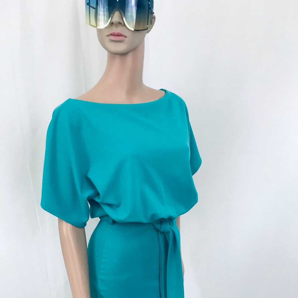 Short sleeve midi dress with sash